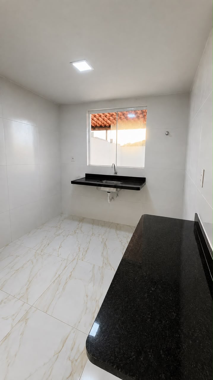 Cozinha real com bancada em granito